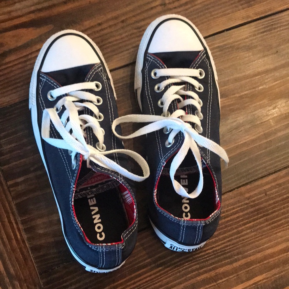 Women’s Converse sneakers, size 7